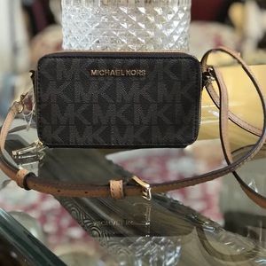 Michael Kors Jet Set Travel MF Phone Crossbody